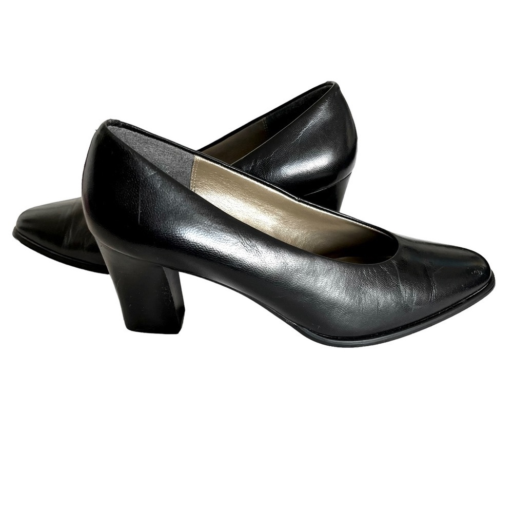 Caressa Crosstown Collection Black Pumps 8.5 Leather 3in Heel Almond Toe Shoes